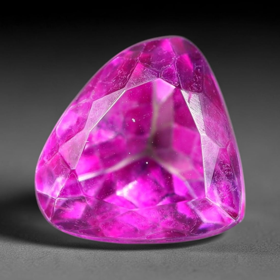 5.93 Carats Natural Brazilian Pink Topaz Pear Faceted Loose Gemstone, 40TS: This specimen is composed of natural topaz sourced from Brazilian mineral deposits, processed via professional faceted lapidary techniques with consistent glossy polishing applied to the entire crysta