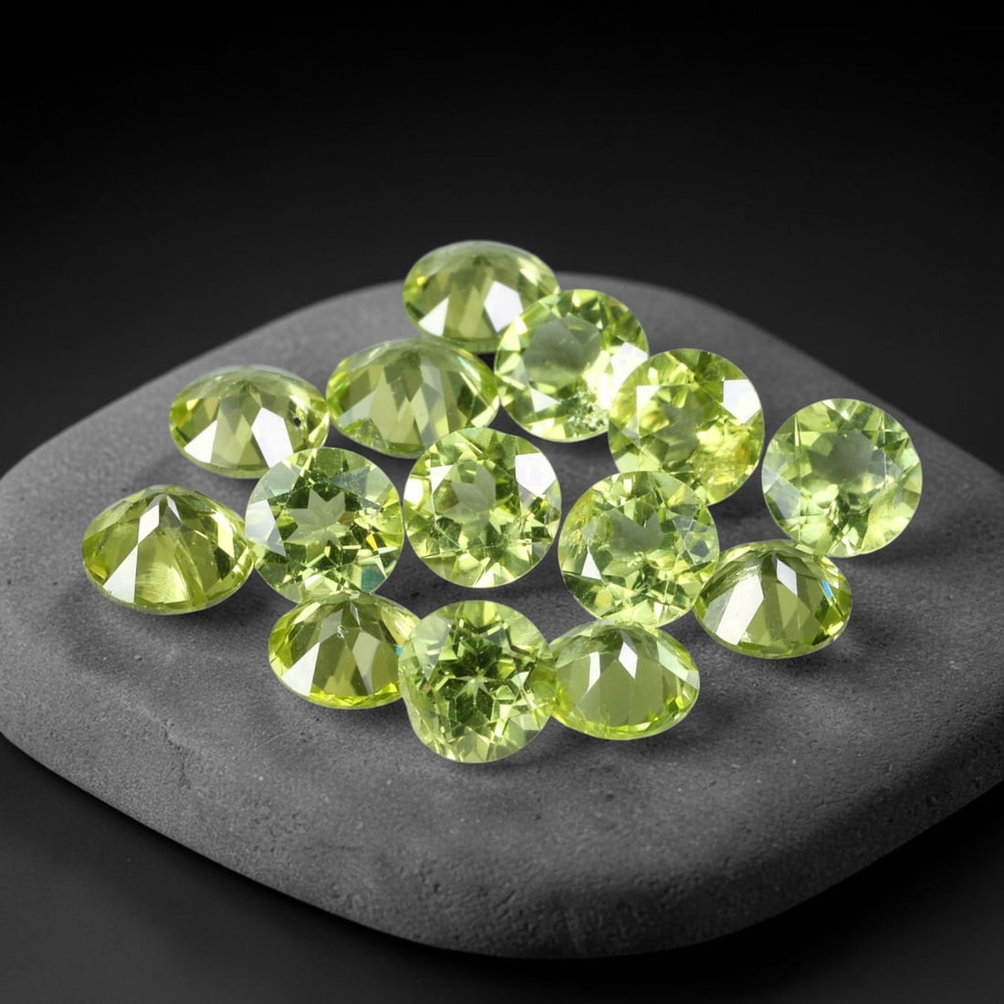 7.03ct Natural Olive Green Peridot Round Cut Loose Gemstone 14pcs Parcel, 11TT: This parcel contains 14pcs round faceted natural peridots with total aggregate weight of 7.03 carats, each stone measuring 5.4x3.3mm. The gemstones show bright olive-green colouration with fine natura