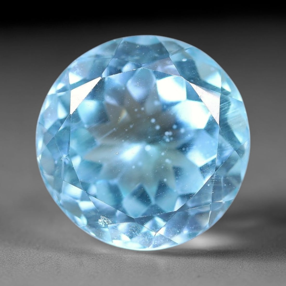14.83 Carats Natural Brazilian Sky Blue Topaz Round Faceted Loose Gemstone, 27YW: Constructed from genuine natural topaz sourced from Brazilian mineral deposits, the raw material has been refined through professional faceted lapidary processing with consistent glossy polishing acro