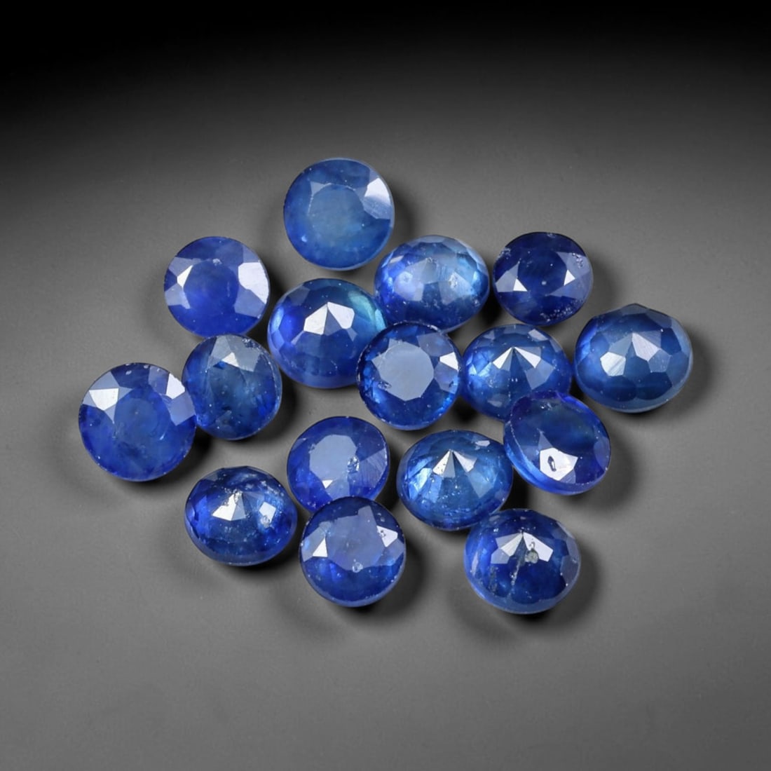 4.16ct Natural Blue Sapphire Round Cut Loose Gemstone 16pcs Parcel, 100YW: This parcel contains sixteen round faceted natural blue sapphires with total aggregate weight of 4.16 carats, each stone measuring 3.9x4.2mm. The gemstones display rich saturated deep blue colouration