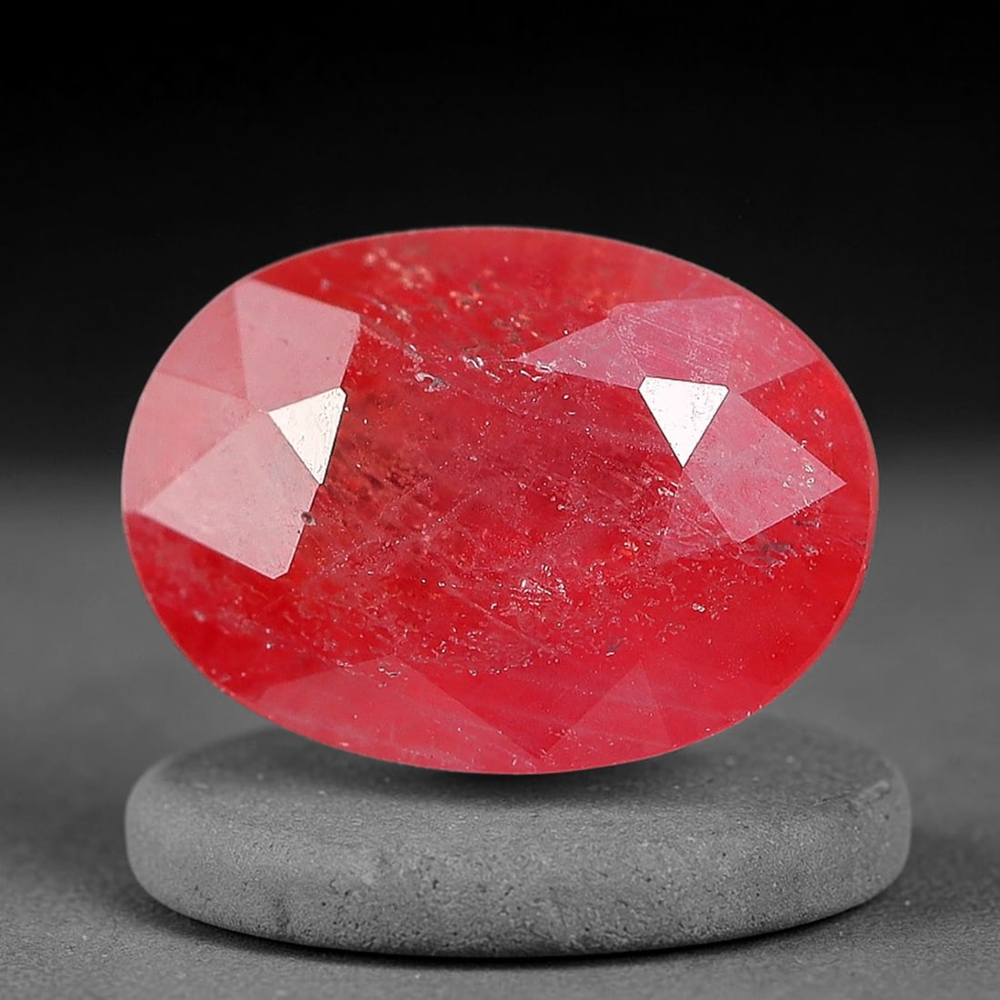 0.89 Carats Natural Orange Sapphire Oval Faceted Loose Gemstone, 83YW: This natural orange sapphire is fashioned in a classic oval brilliant faceted cut, presenting soft warm orange hues consistent with natural corundum specimens. Fine scattered mineral specks and faint 