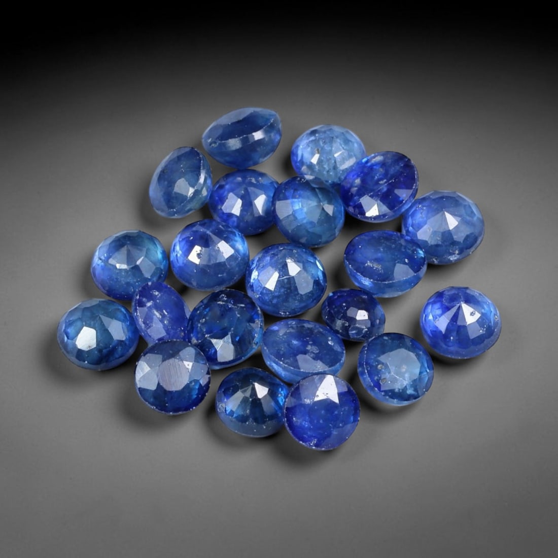 5.21ct Natural Blue Sapphire Round Cut Loose Gemstone 21pcs Parcel, 93YW: This parcel includes twenty-one round faceted natural blue sapphires with aggregate total weight of 5.21 carats, each stone measuring 3.6x2.5mm. The gemstones exhibit rich deep blue hues, with native 