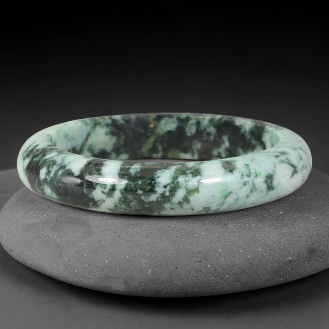 Natural Burmese Type A Variegated Moss Floating Green Jadeite Jade Bangle Bracelet, 89TD: Highly polished jadeite bangle with creamy pale base interspersed with bold variegated moss and deep forest green cloud-like mottling. Inner dimension 55.6x12.6mm, smooth rounded band with rich glossy