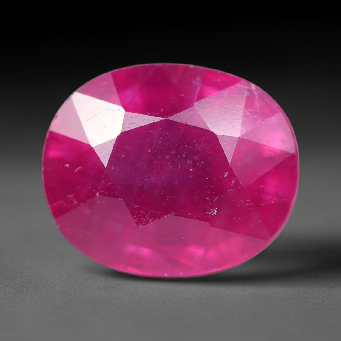 7.58 Carats Natural Mozambique Ruby Oval Faceted Loose Gemstone, 25SA: This natural Mozambique ruby is fashioned with standard oval brilliant faceting, displaying vivid saturated crimson-red hue accompanied by native fine mineral inclusions and subtle trace marks inheren
