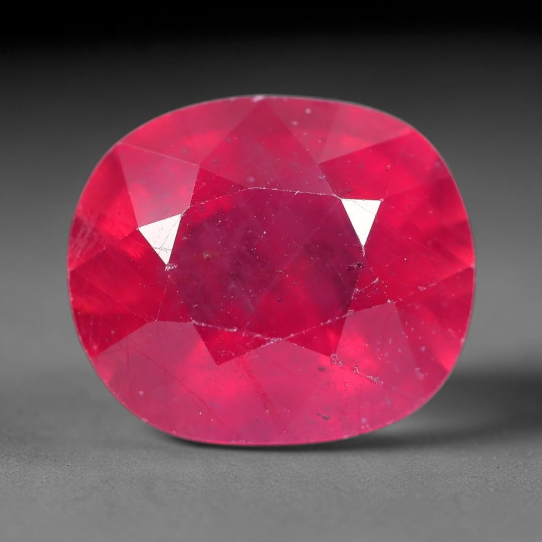 6.83 Carats Natural Mozambique Ruby Oval Faceted Loose Gemstone, 18SA: This natural Mozambique ruby is fashioned with standard oval brilliant faceting, displaying vivid saturated crimson-red hue accompanied by native fine mineral inclusions and subtle trace marks inheren