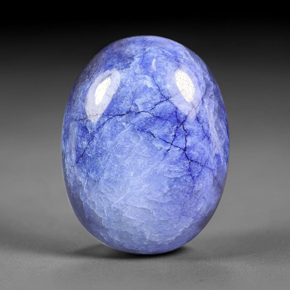 29.38 Carats Natural Madagascar Blue Sapphire Loose Gemstone, 43SA: This natural Madagascar blue sapphire has dimension measurements of 21.4x16.6x7.5mm, sourced from Madagascar's extensive corundum mineral deposits that consistently yield sought-after corundum specime