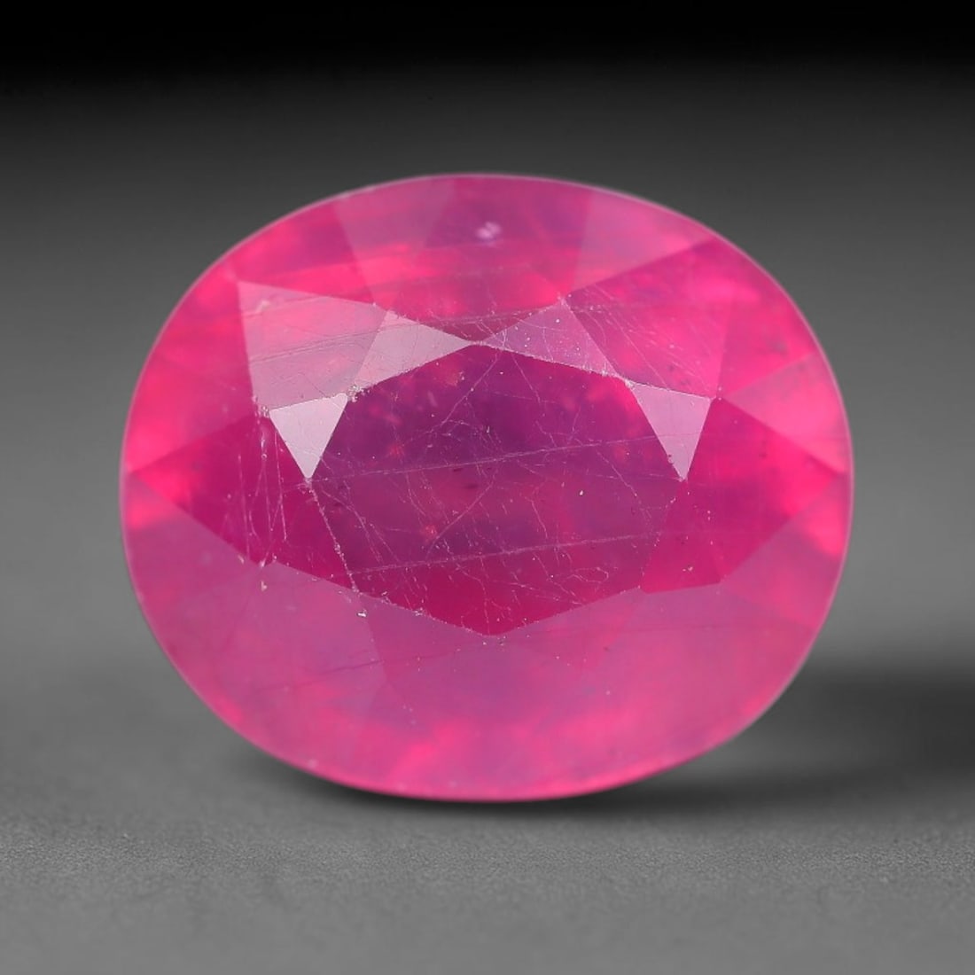 6.85 Carats Natural Mozambique Ruby Oval Faceted Loose Gemstone, 28SA: This natural Mozambique ruby is fashioned with standard oval brilliant faceting, displaying vivid saturated crimson-red hue accompanied by native fine mineral inclusions and subtle trace marks inheren