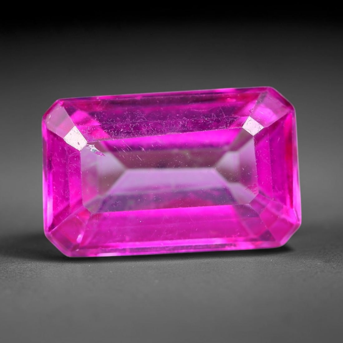 5.25 Carats Natural Brazilian Pink Topaz Faceted Loose Gemstone, 92SA: This specimen is composed of natural topaz sourced from Brazilian mineral deposits, processed via professional faceted lapidary techniques with consistent glossy polishing applied to the entire crysta