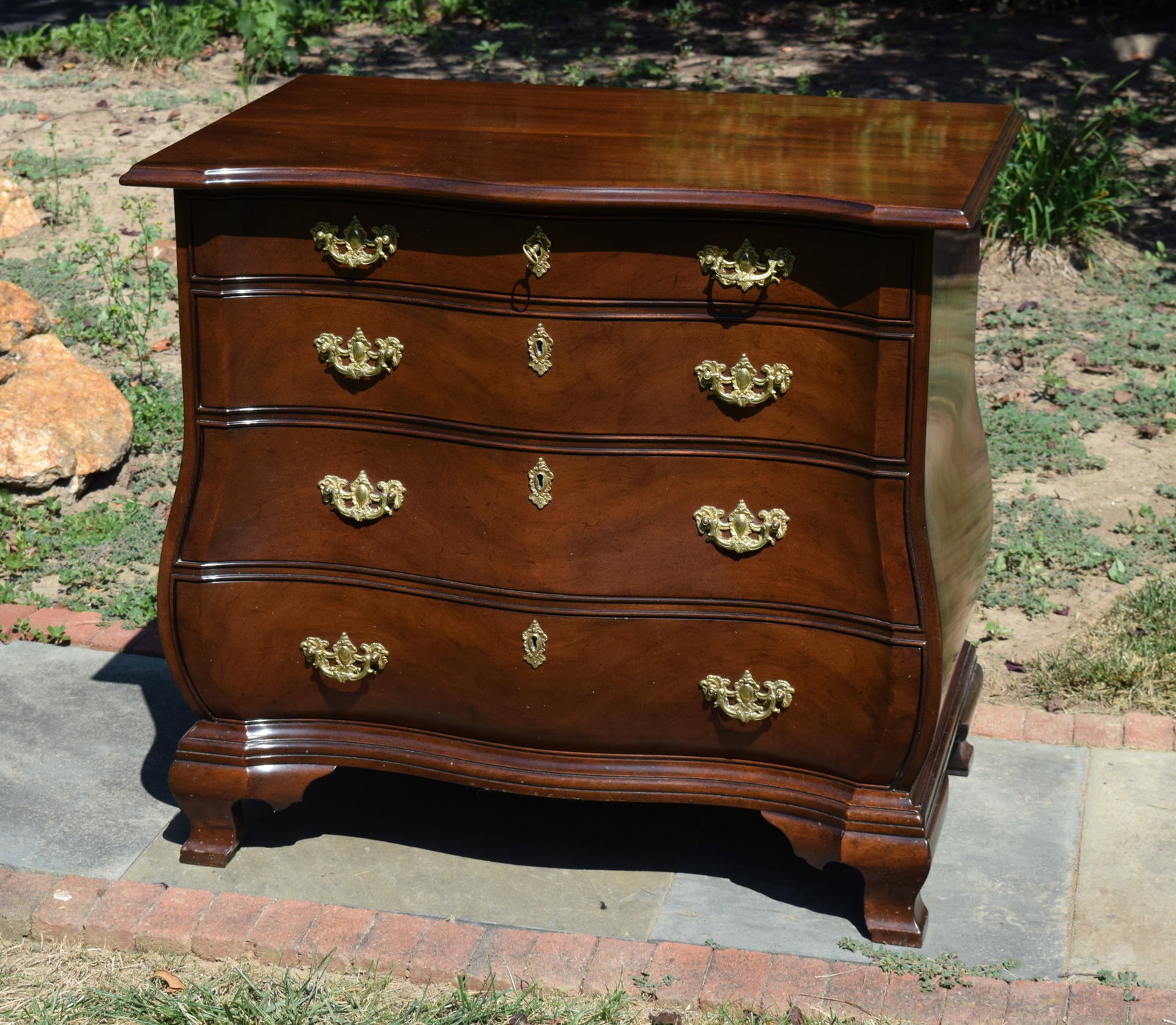 Kittinger T-2009 Colonial Williamsburg Bombe Baleroy Chest (1 of 8)