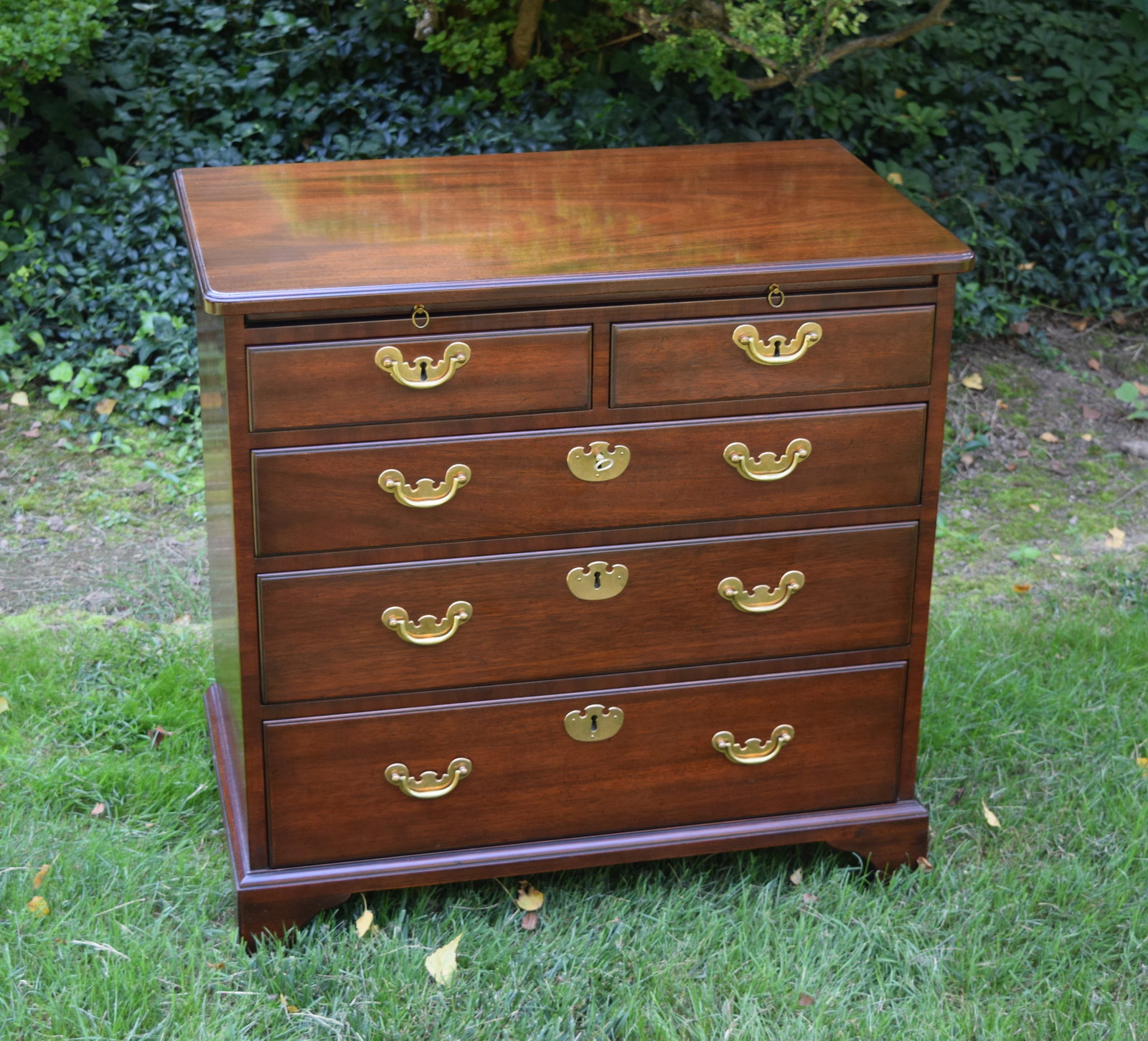 Kittinger CW-68 Colonial Williamsburg Queen Anne Chest (1 of 12)