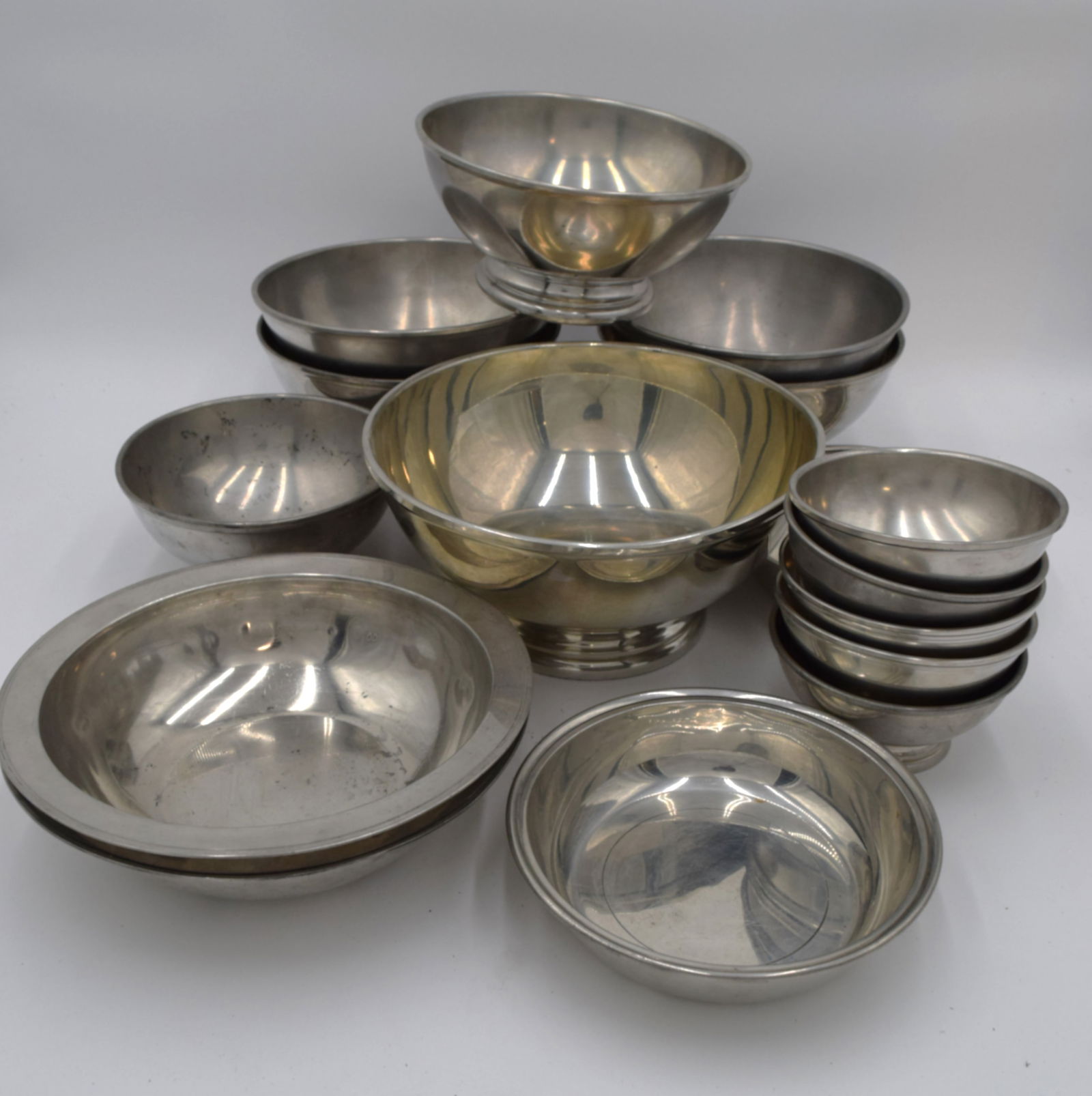 Set of 16 Colonial Williamsburg Stieff Pewter Bowls (1 of 7)