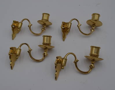 2 Pairs of Virginia Metalcrafters Colonial Williamsburg Sconces (4 pc): 4 matching brass single arm candle sconces