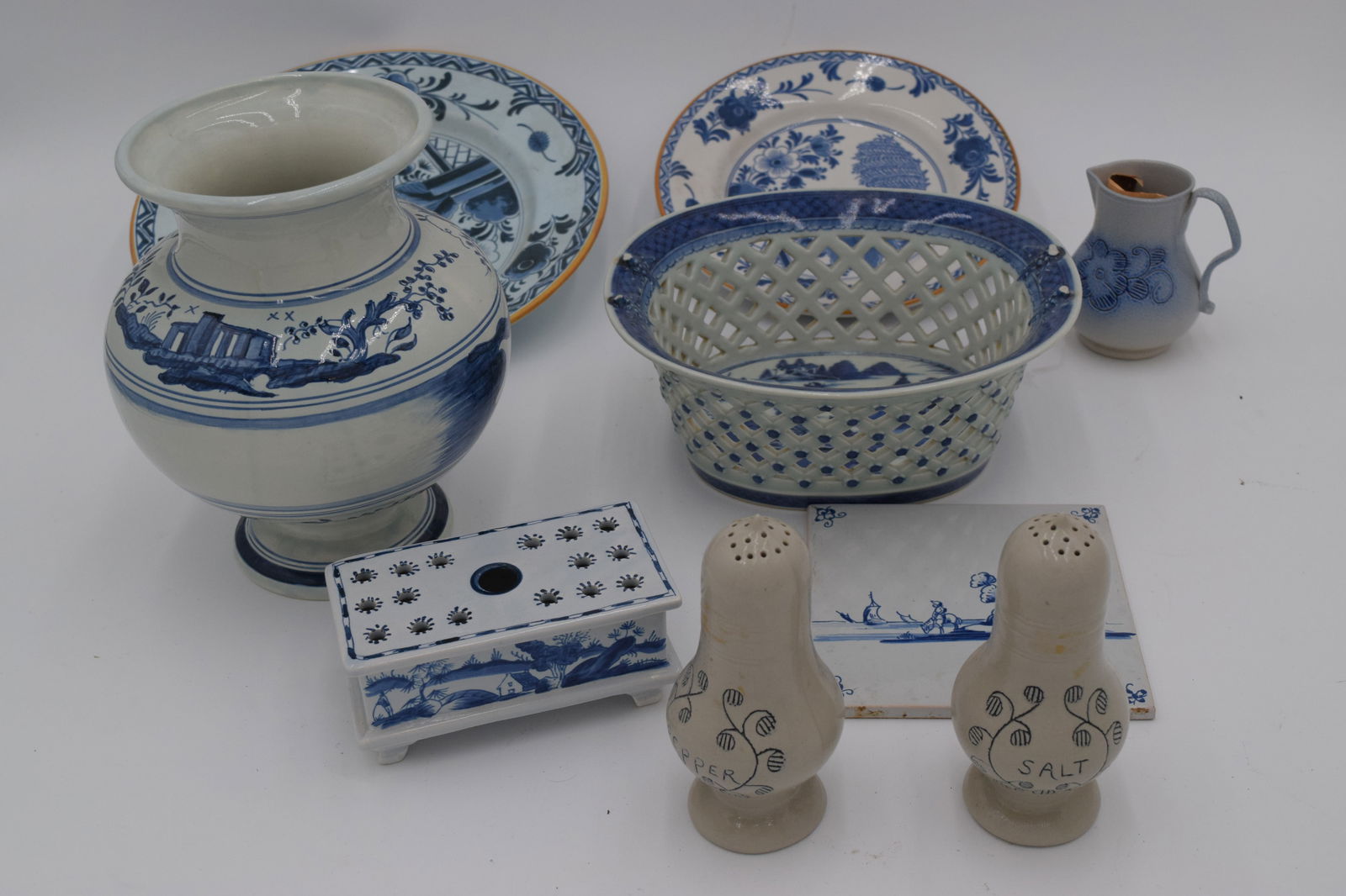 Set Of 9 Royal Delft Colonial Williamsburg Pottery Pieces (1 of 9)