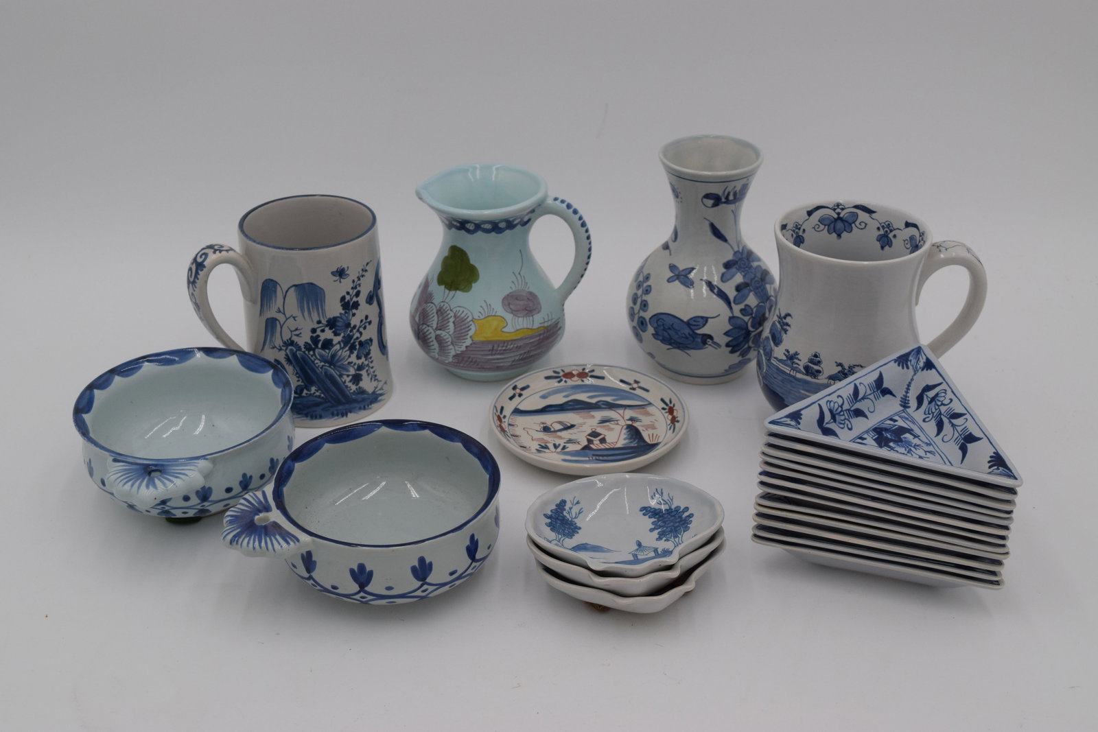 Set of 22 Royal Delft Colonial Williamsburg Pottery Items (1 of 9)