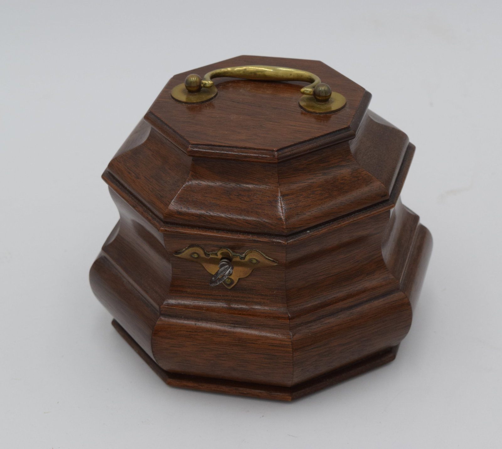 Octagonal Colonial Williamsburg CW-101 Tea Caddy (1 of 5)