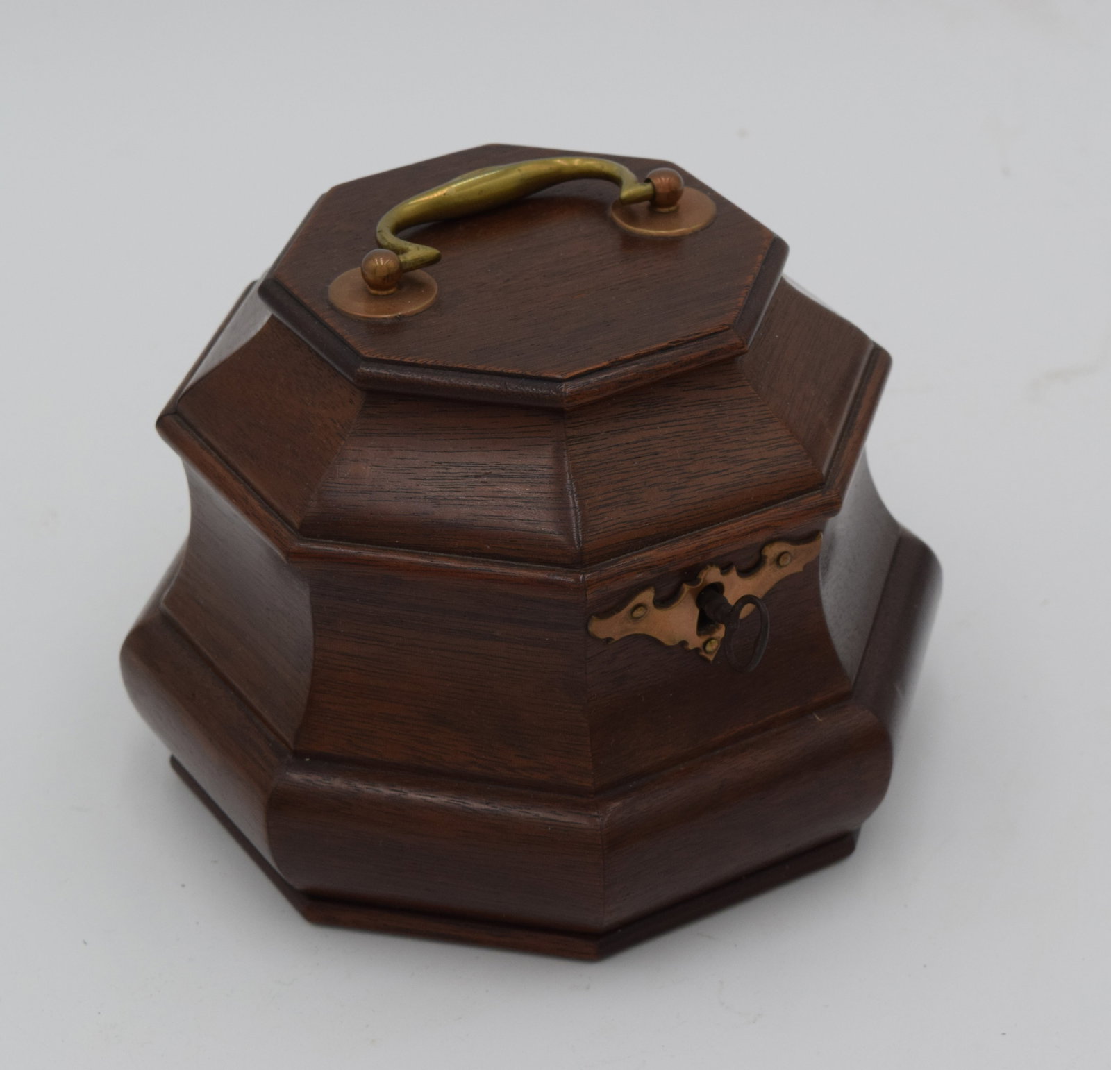 Early Octagonal Colonial Williamsburg CW-101 Tea Caddy (1 of 6)