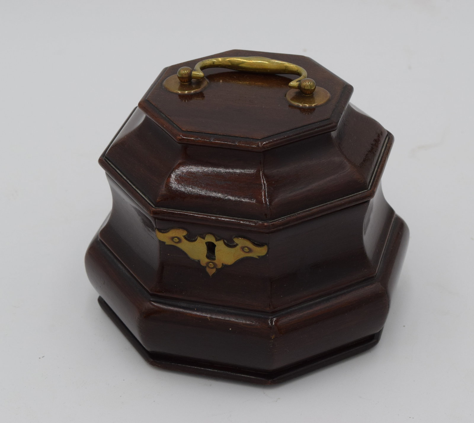 Early Octagonal Colonial Williamsburg CW-101 Tea Caddy (1 of 7)