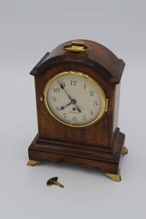 Colonial Williamsburg Wind Up Mantle Wythe Clock by Chelsea: has key. This is an authentic reproduction of a late 18th Century English timepiece with time and strike movement.This clock was made by the Chelsea Clock Company, known for making some of the finest