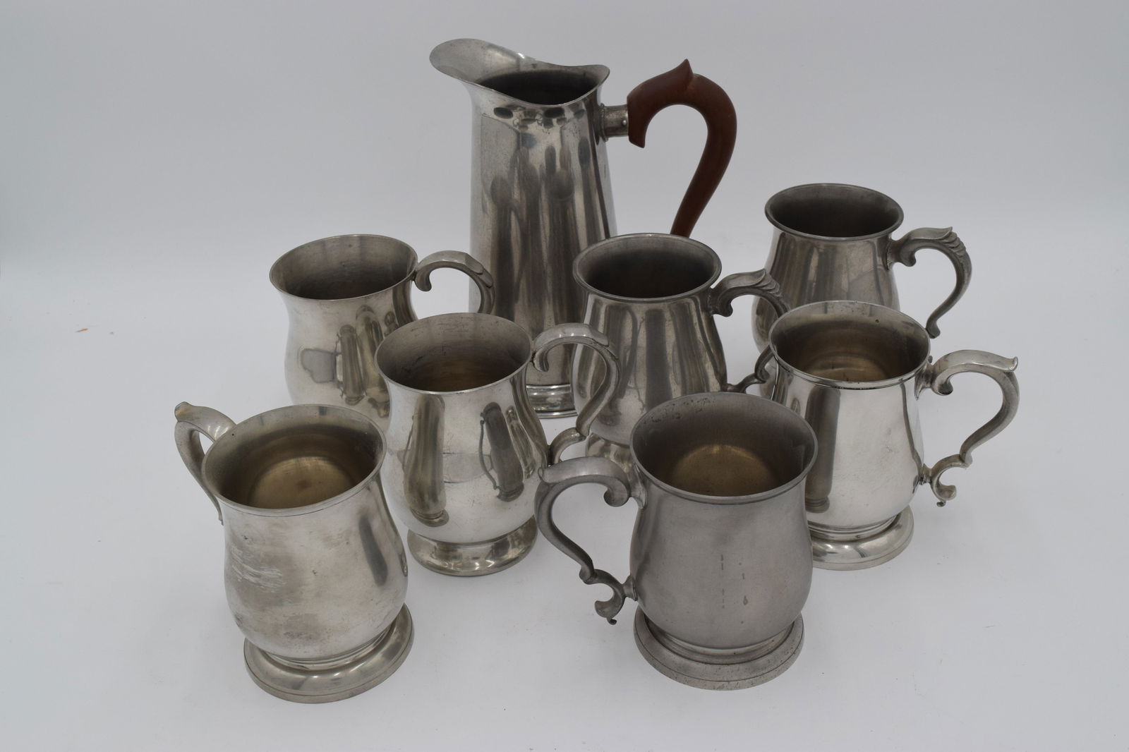 Set Of 8 Pewter Colonial Williamsburg Mugs & Pitcher (1 of 8)