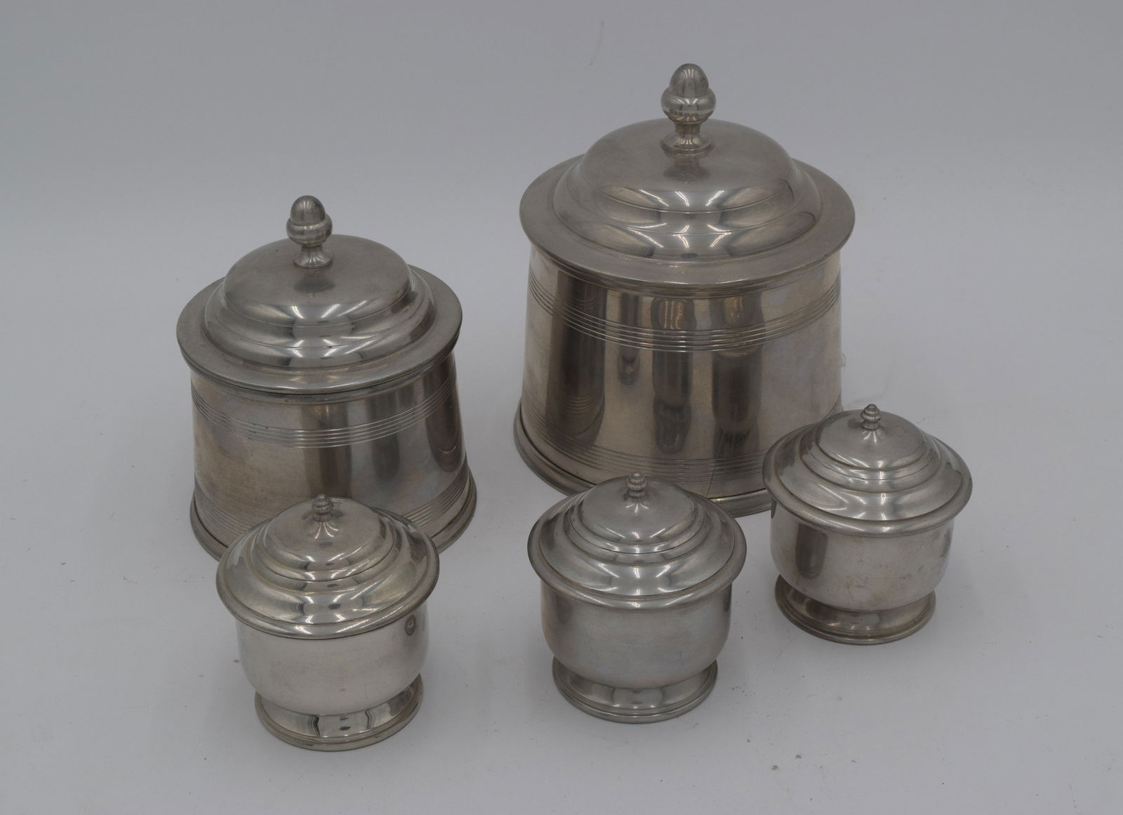 Set Of 5 Stieff Colonial Williamsburg Pewter Containers (1 of 6)