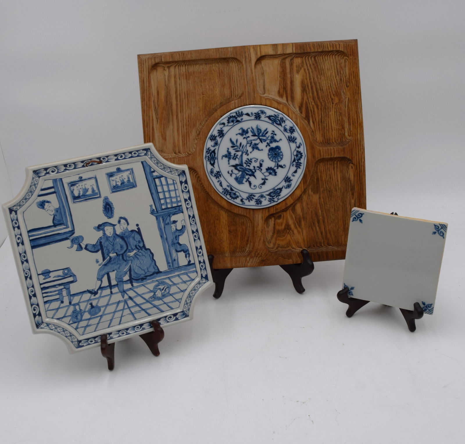 Set of Royal Delft Tiles & Wood Charcuterie Board (1 of 10)