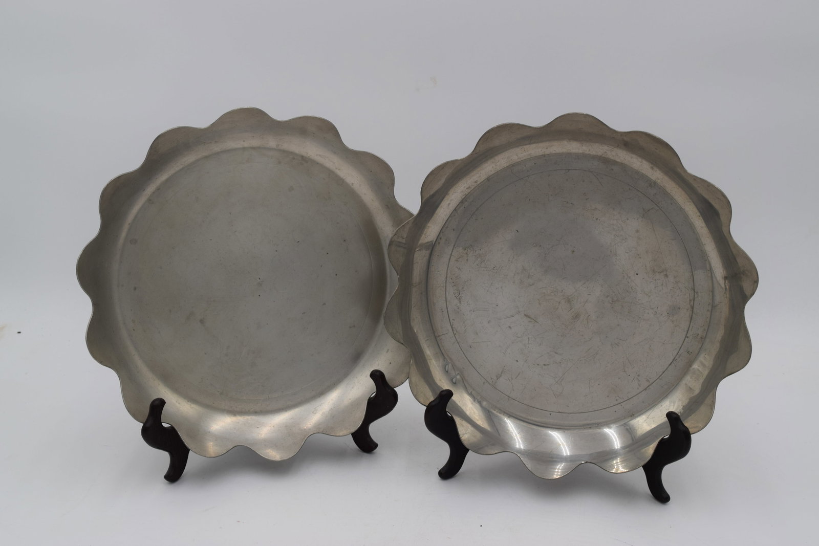 Pair of Colonial Williamsburg Stieff Pewter Strawberry Trays CW-54 (1 of 8)
