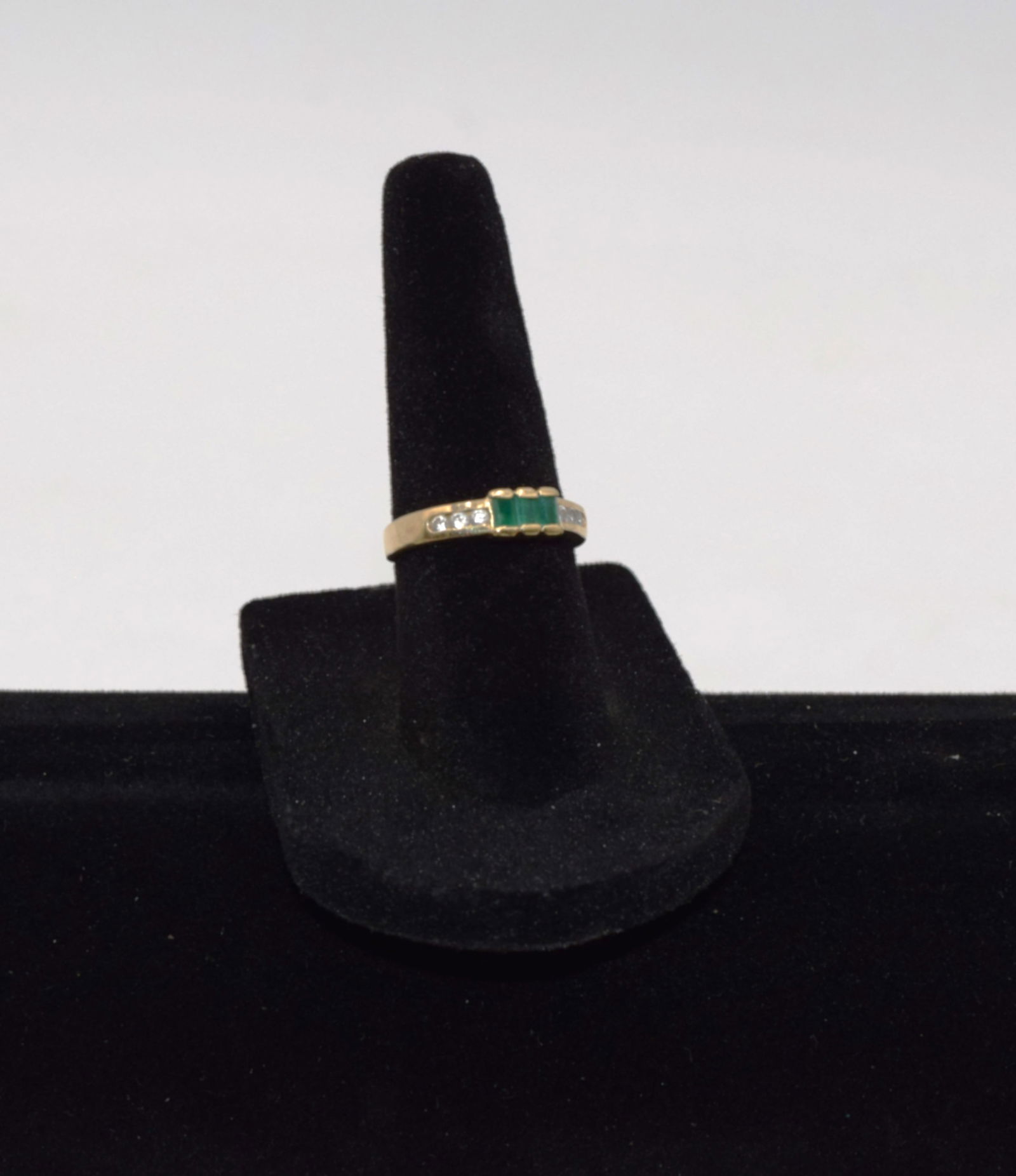 Emerald & Diamond Gold Ladies Ring: 3 emeralds flanked by 3 diamonds on either side. 2.1 grams