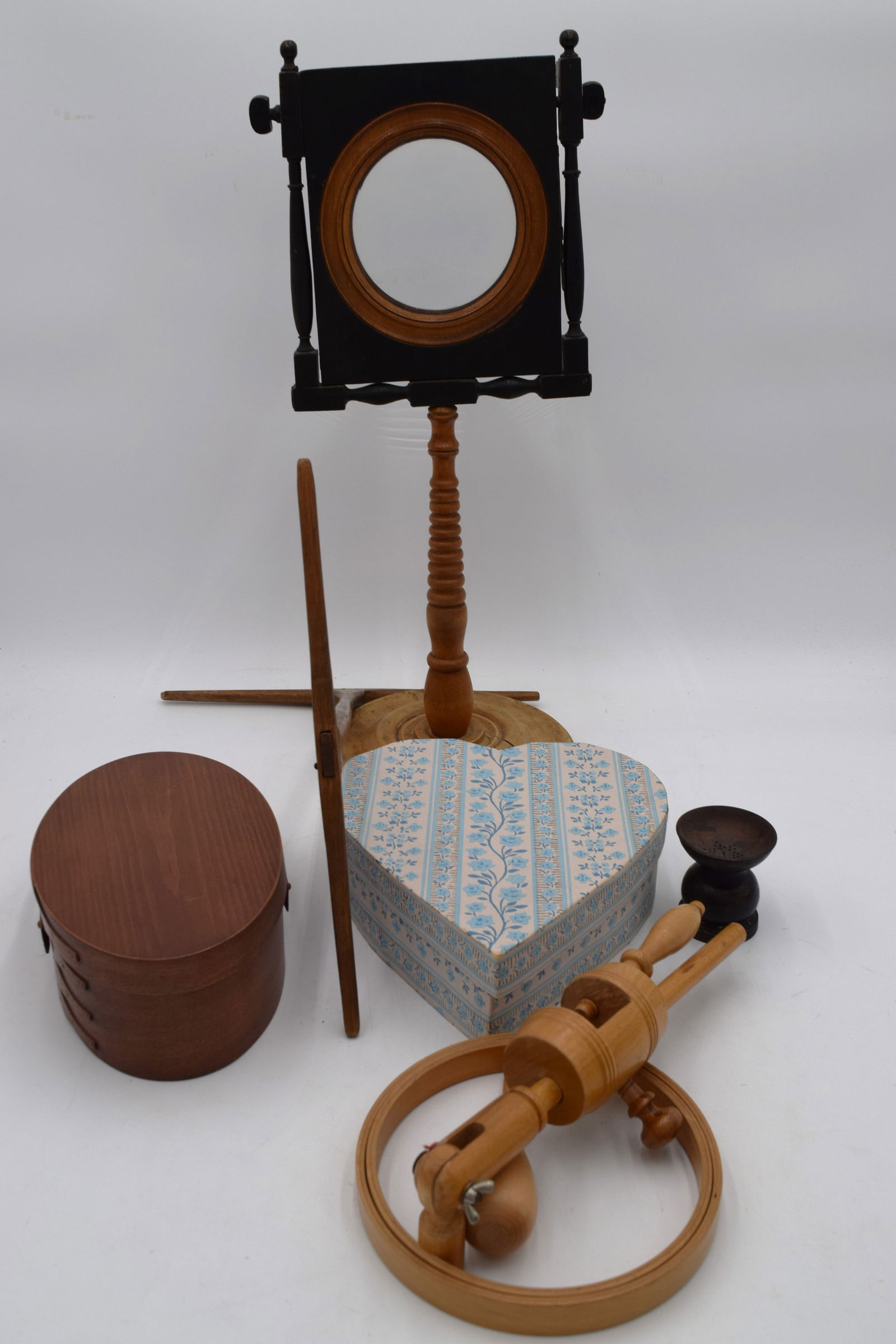 Set of Sewing Items Materials Tools Zograscope (1 of 15)