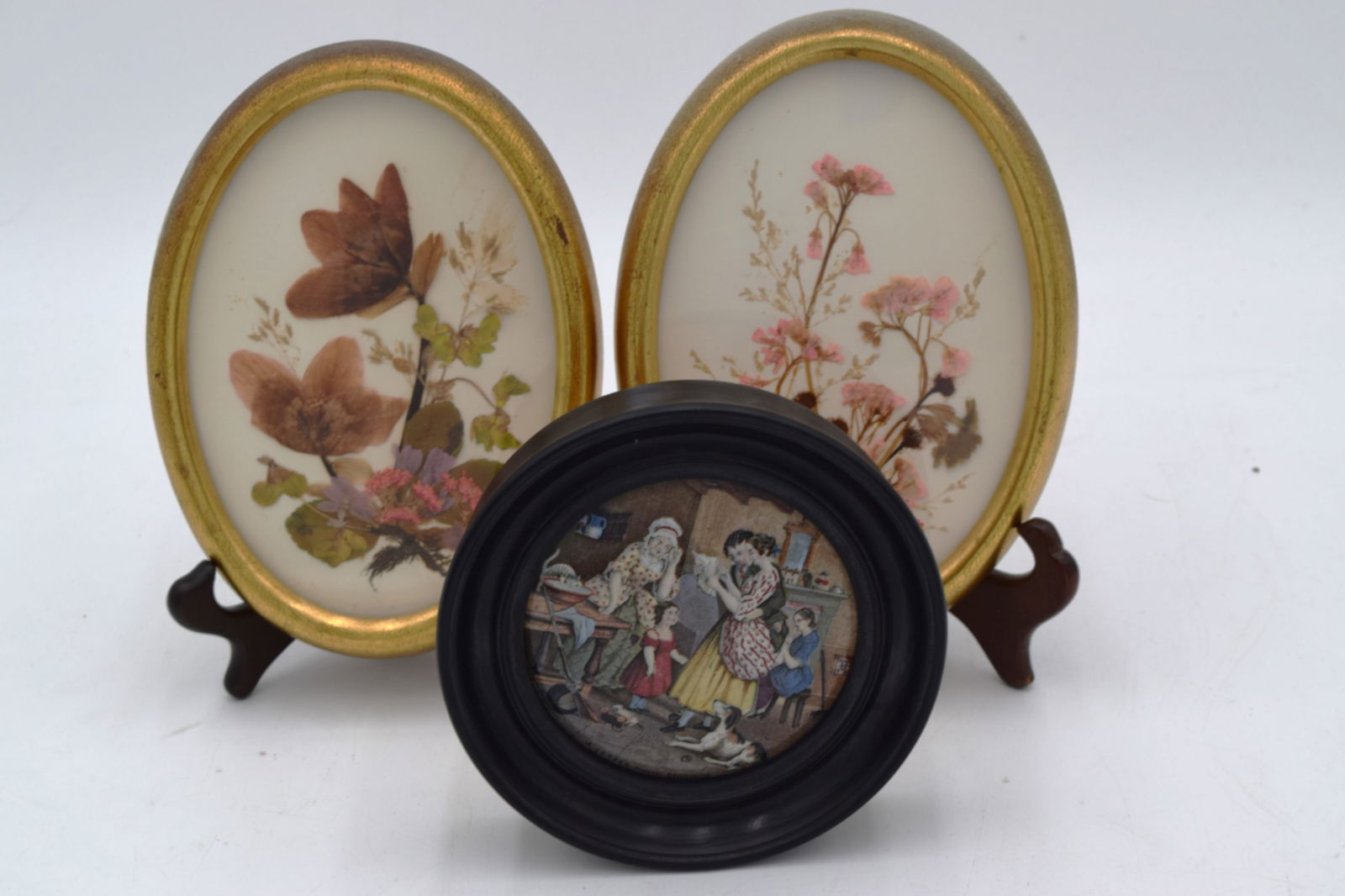Pair of Gilt Framed Pressed Flowers & Frames Prattware Lid (1 of 9)