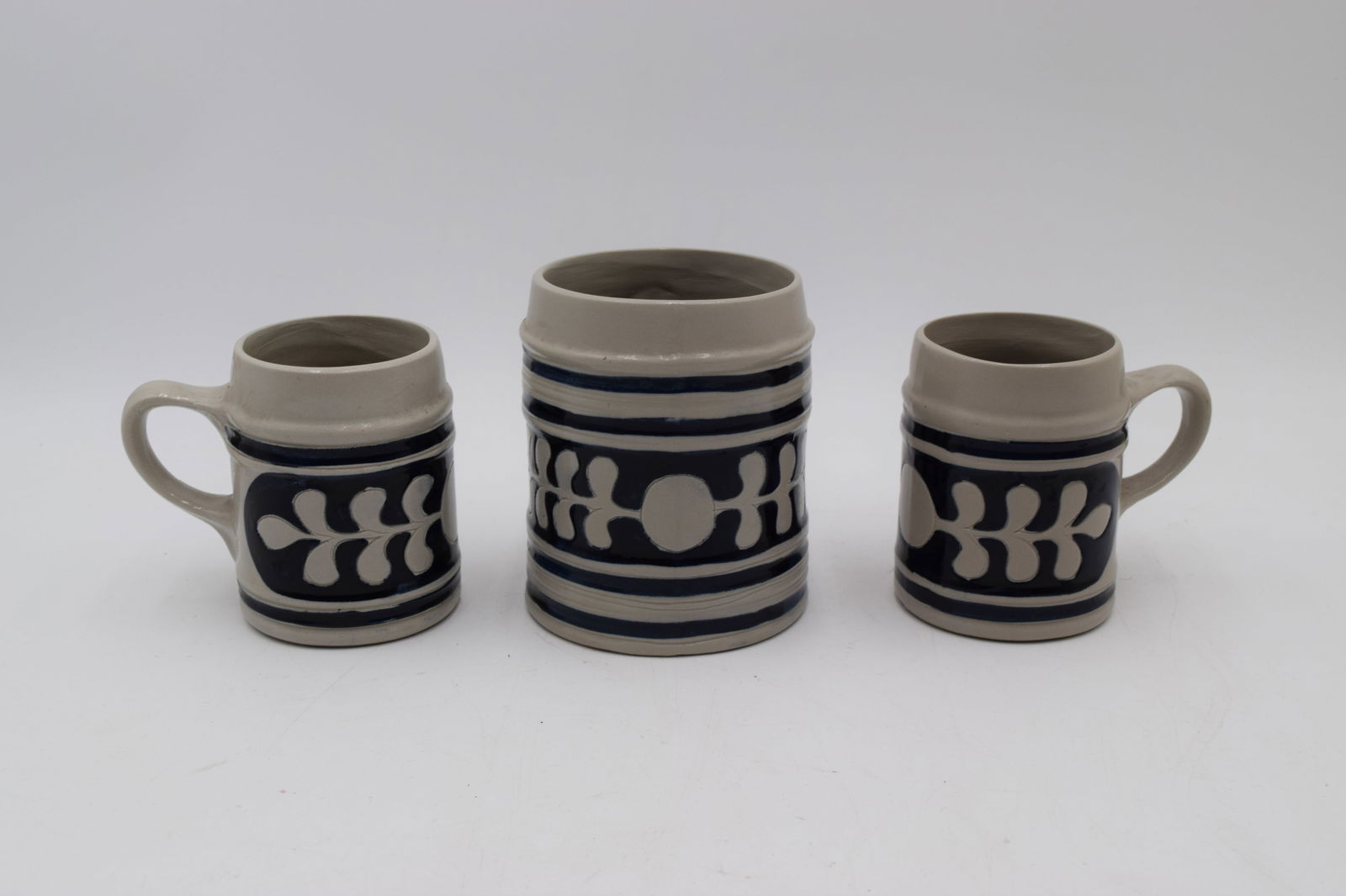 Set of 3 Colonial Williamsburg Tavern Mugs with Handles (1 of 8)