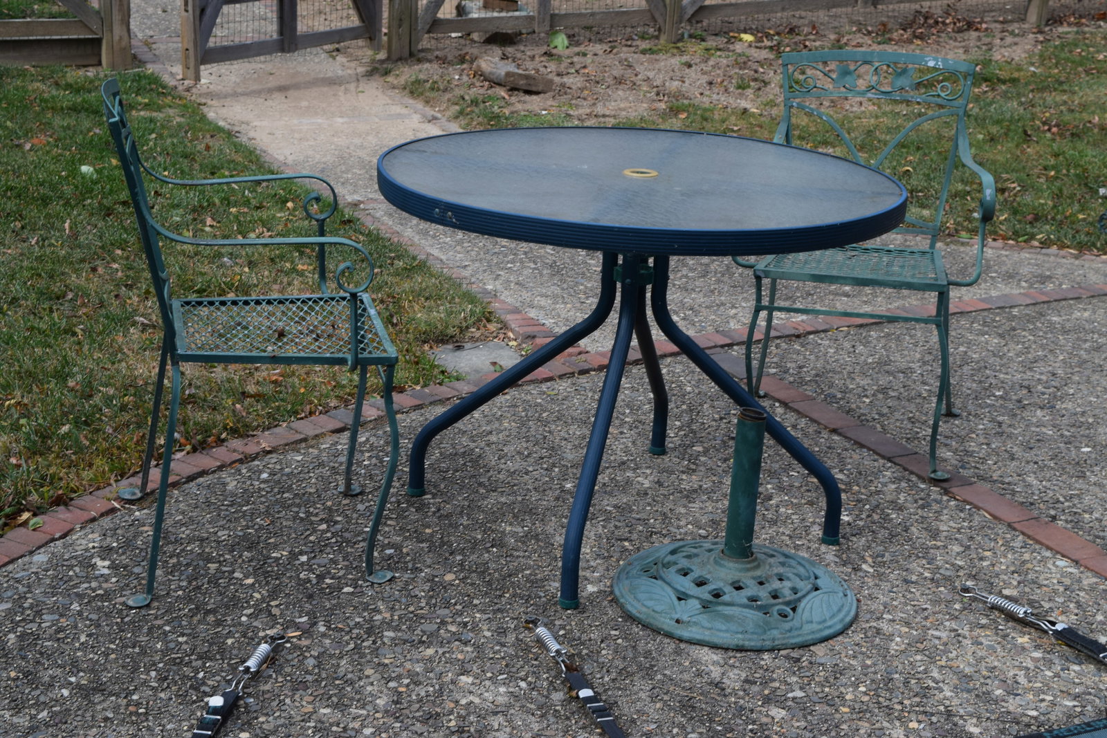 Vintage Wrought Iron Outdoor Patio 4 Piece Table & Chairs Set (1 of 11)