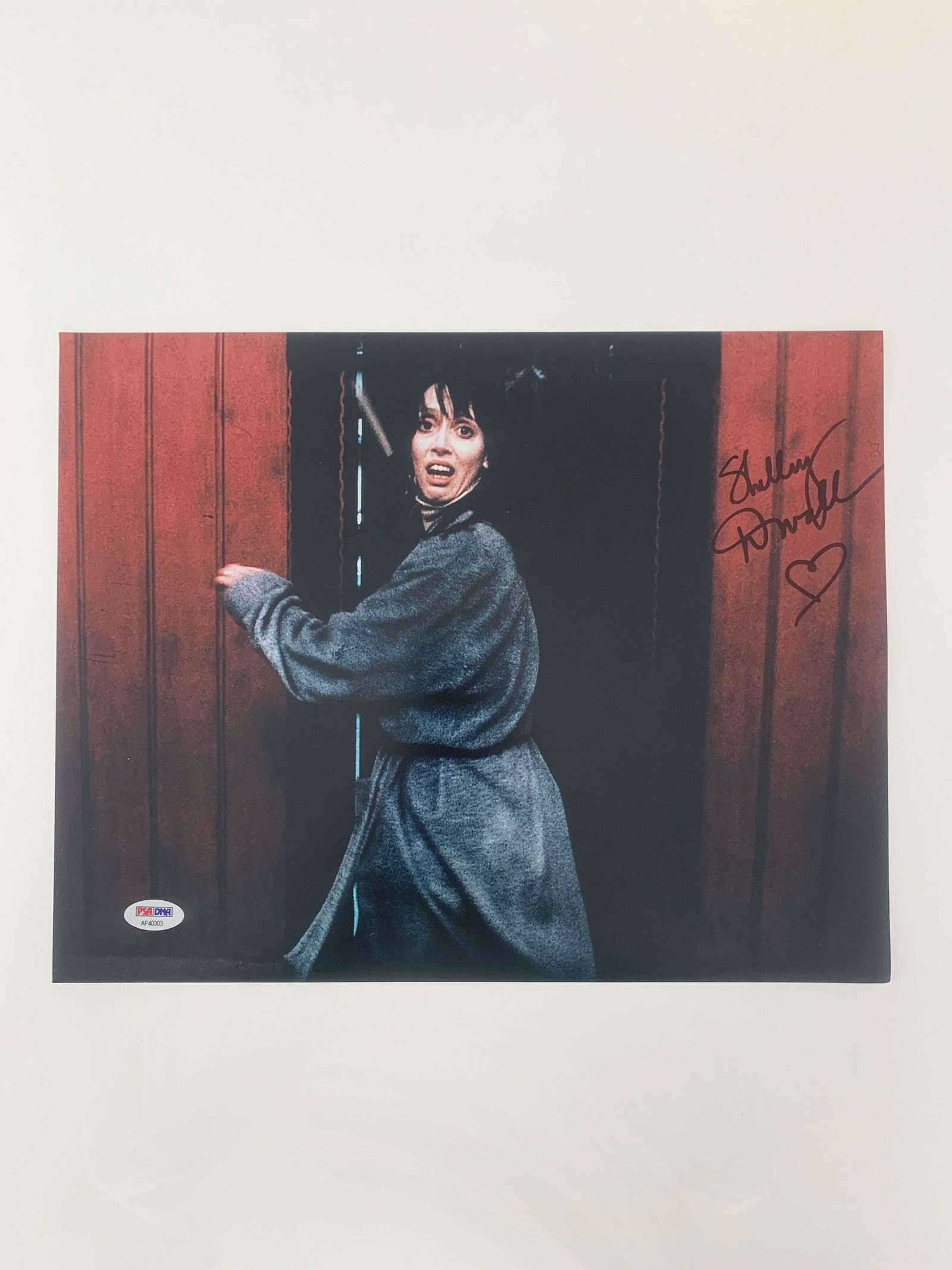Shelley Duvall signed movie photo (PSA/DNA): Shelley Duvall signed movie photo (PSA/DNA). 11x14 inches