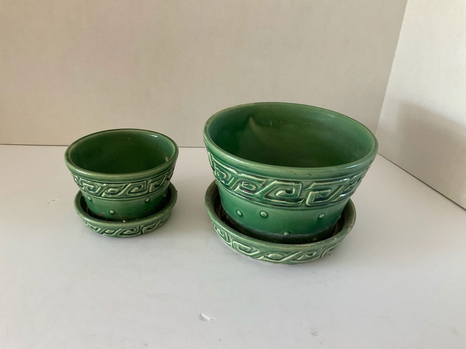 Set of Two McCoy Green Mid Century Flowerpots with Attached Saucers (1 of 6)