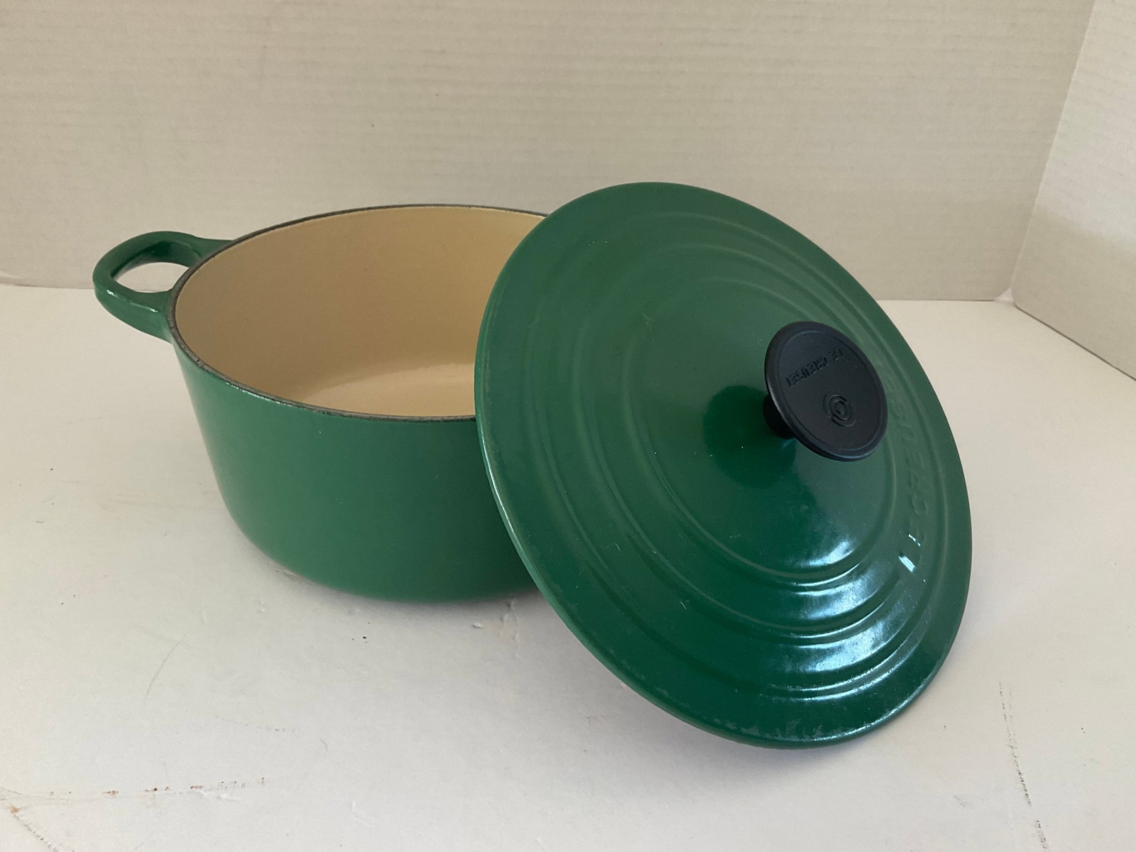 #18 Le Creuset Dutch Oven in Dark Green: A nice dark green Le Creuset Dutch Oven. This is a number 18. Excellent condtion, it measures 5" h by 10" at the handles.