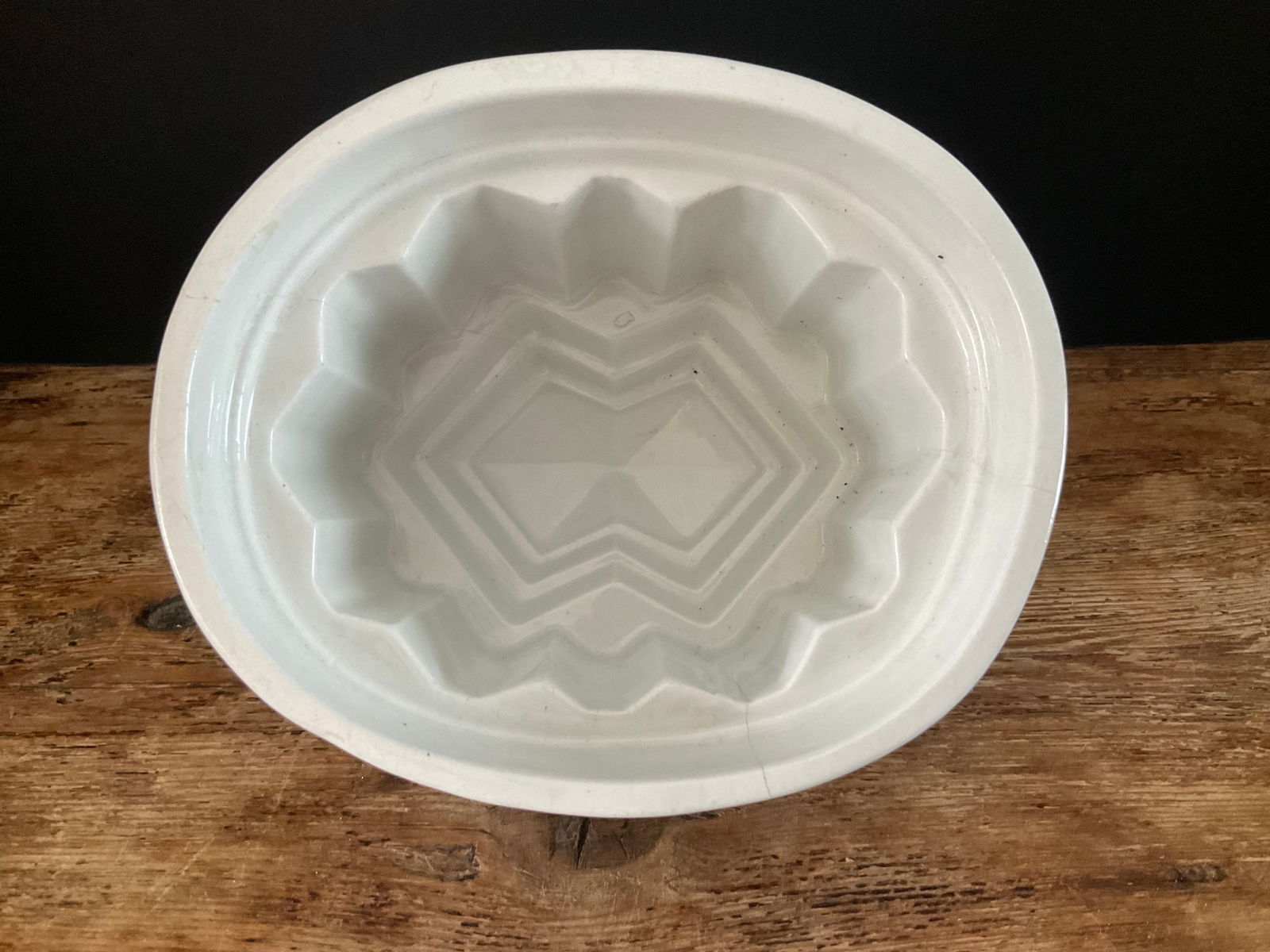 Antique White Ironstone Mold with an Almost Art Deco Design (1 of 6)