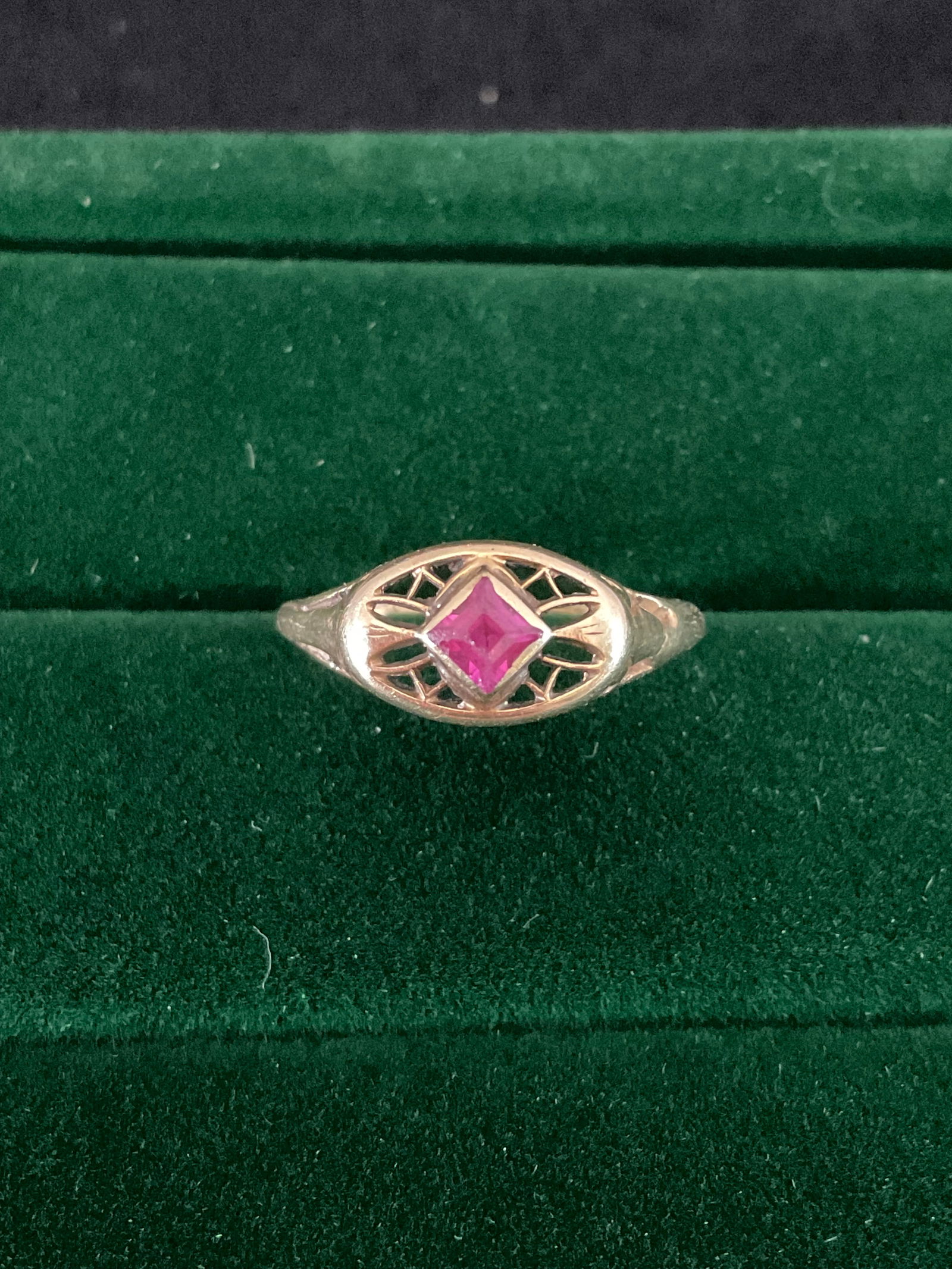 Victorian 14K yellow gold ring with Delicate Red Stone (1 of 4)