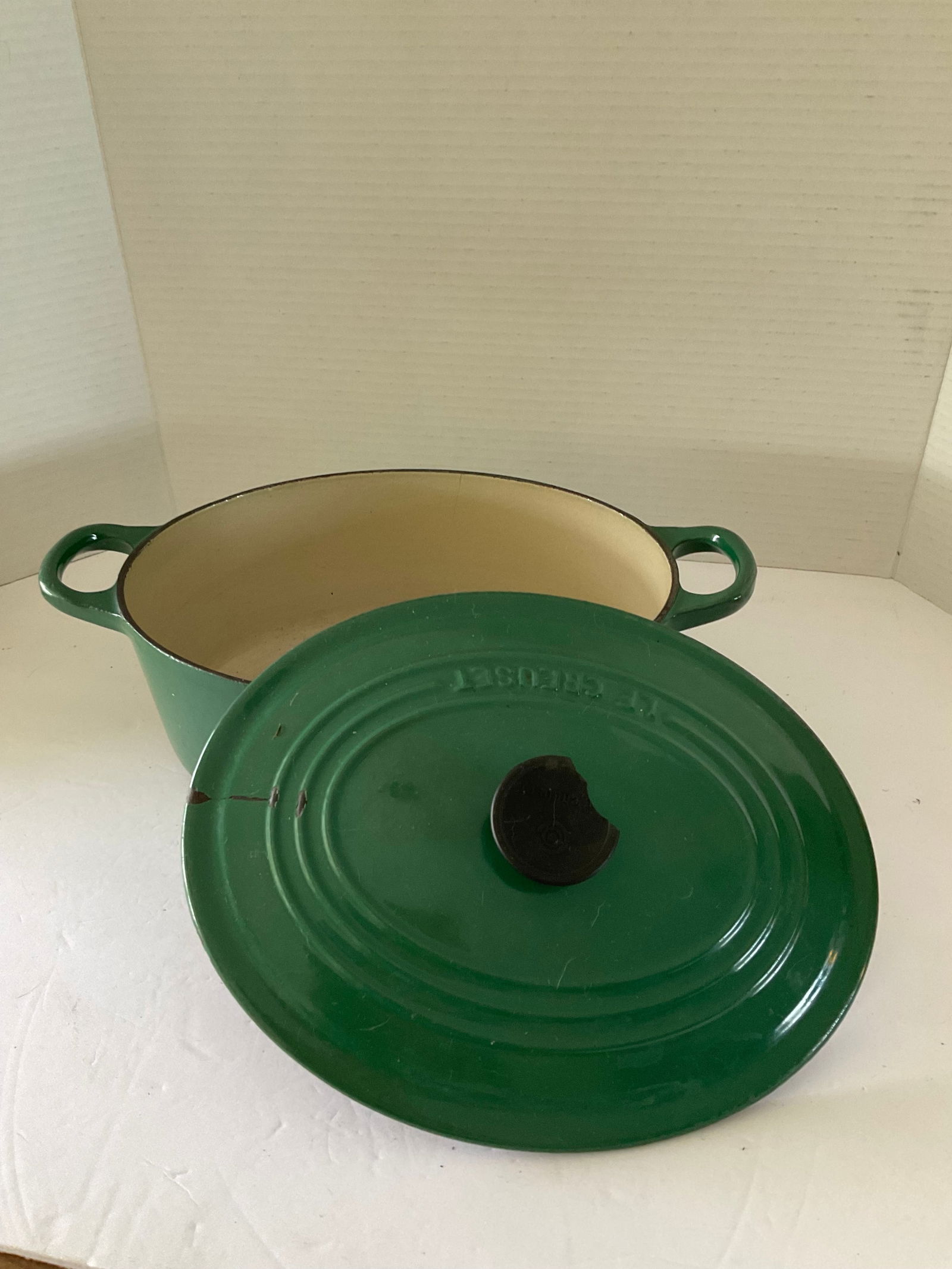 Le Creuset Cast Iron Oval Dutch Oven #25 (1 of 9)