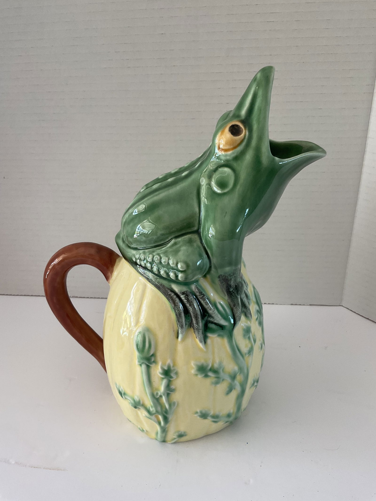 Collectible Pinnero Bordallo Portuguese Frog Pitcher (1 of 6)