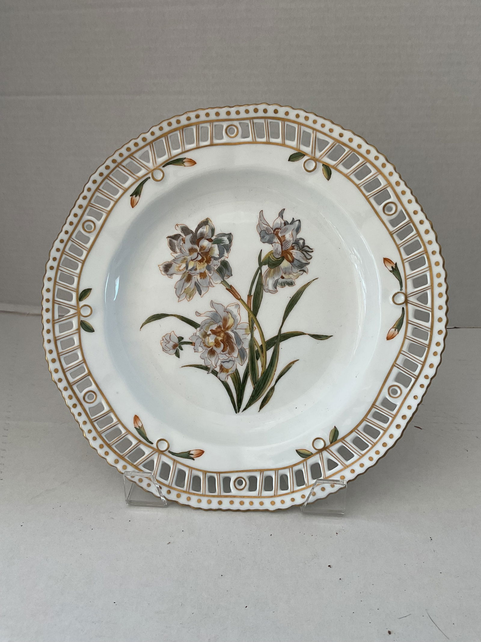 Vintage Danish Reticulated Plate: A vintage Danish reticulated 10.5" porcelain display plate. Featuring a Streptocarpus flower. Manufactured by Chelsea House, original labels.