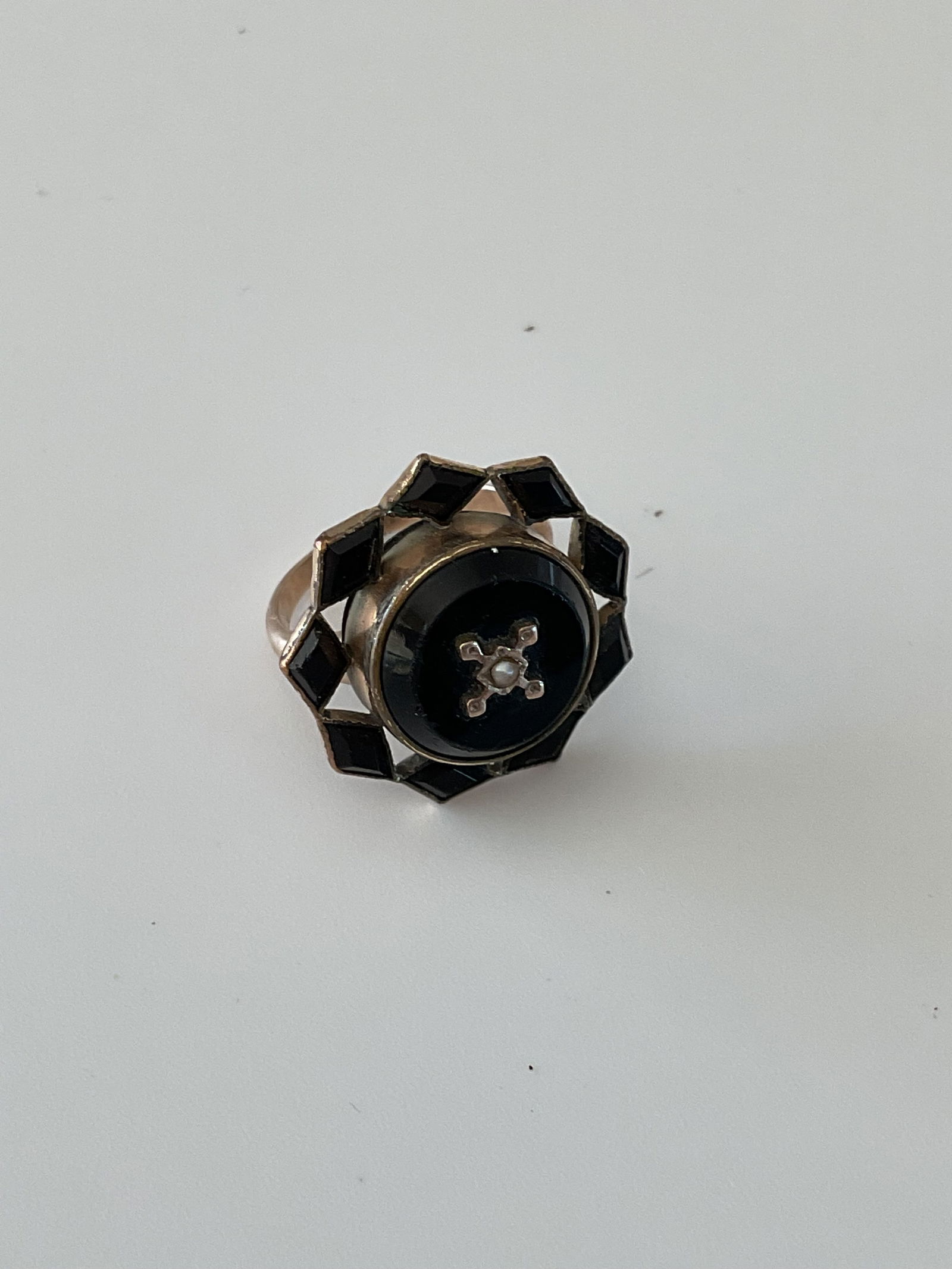 Vintage 14K Yellow Gold and Onyx Ring: A vintage tested 14K yellow gold and onyx ring. This piece has a small inset pearl to the center. The size is 4/5, weight is 3.5 grams inclusive of the stones