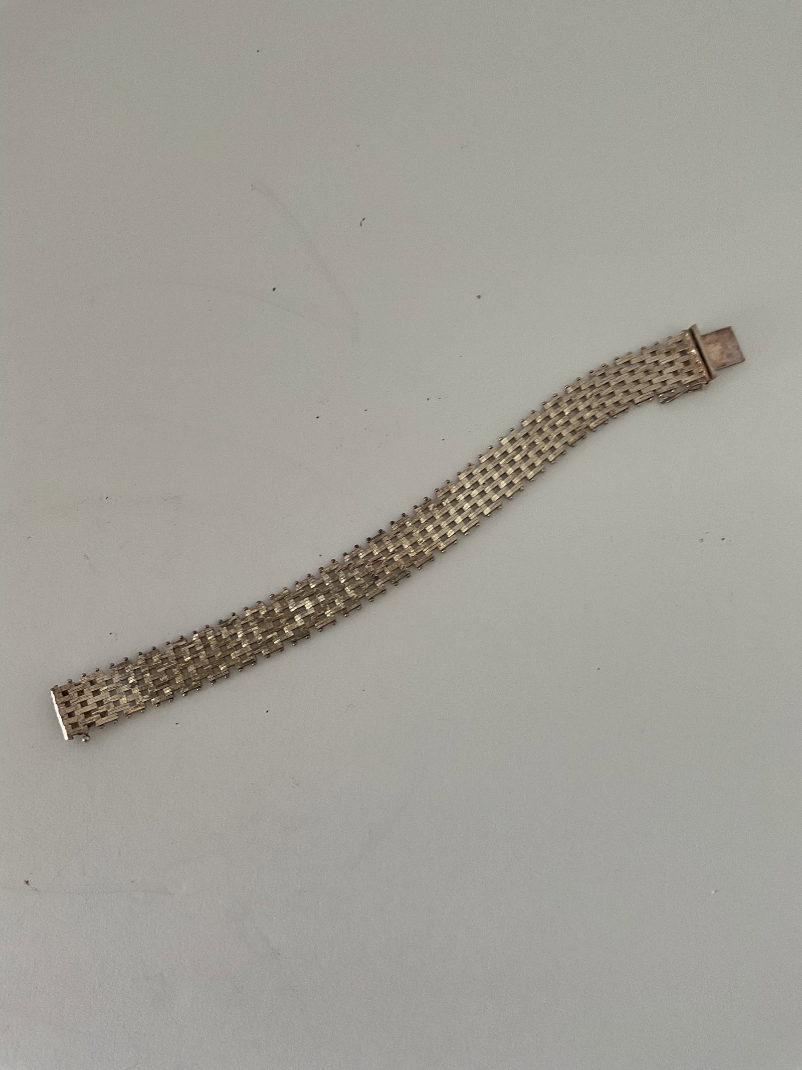 Woven Vintage Italian Sterling Bracelet: A lovely Italian woven sterling bracelet measuring 8" in length and just over 1/2" in width. 29.5 grams