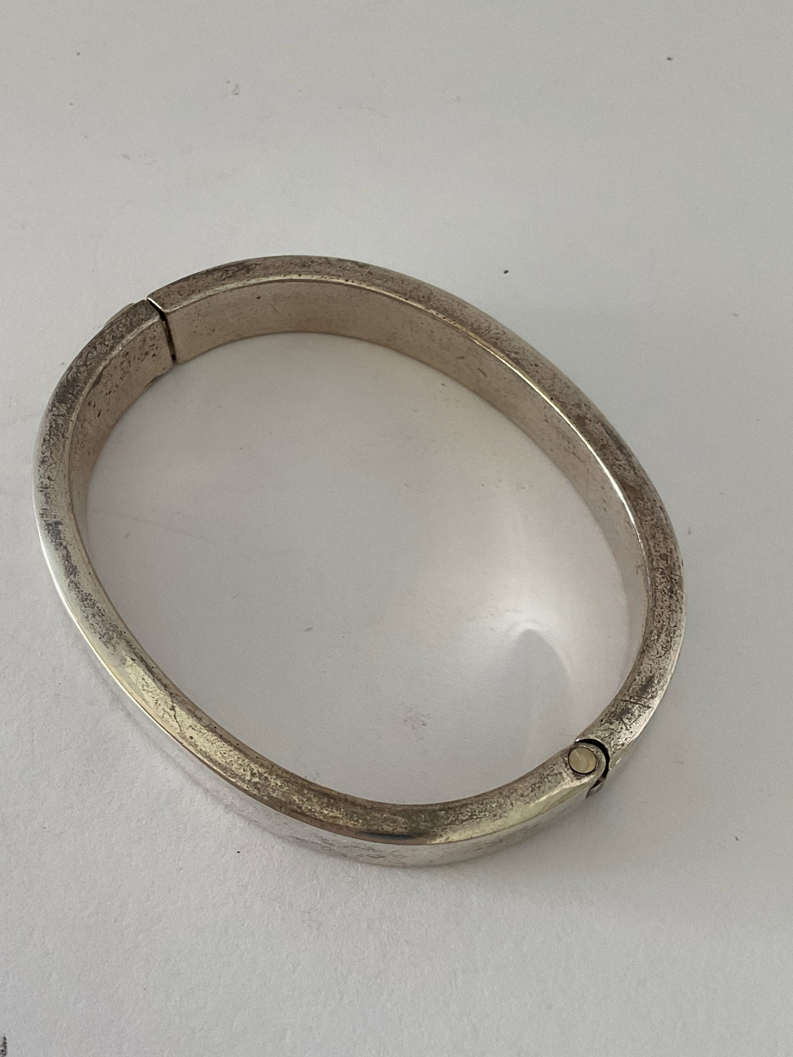 Mexican Sterling Bangle Bracelet Signed Zina: A vintage Mexican sterling bangle signed Zina. The piece is hinged, stamped 925, Mexico and the weight is 33.8 grams.