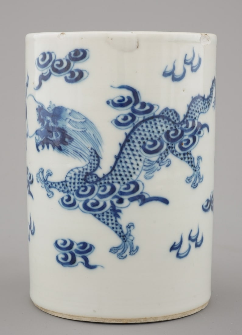 A BRUSH POT: h: 13,5 cm