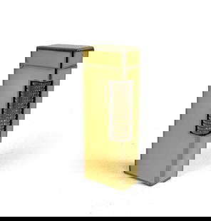 A Lighter: 1 x 2 x 6,5 cm.