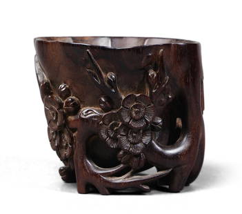 A Wooden Floral-Shaped Cup: H: 8cm W: 9cm
