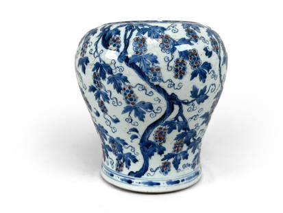A Blue-And-White Porcelain Jar: H: 20cm