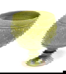 A Green-Glazed Cup: H: 6.5cm W: 10cm