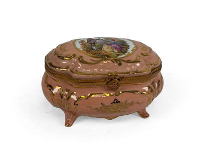 A Porcelain Jewelry Box: H: 9.5cm W: 15cm L: 10.5 cm.