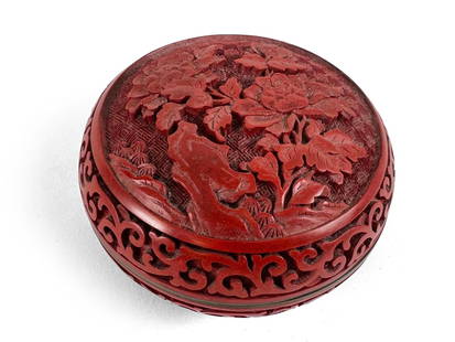 A Lacquered Box: D: 10 cm.