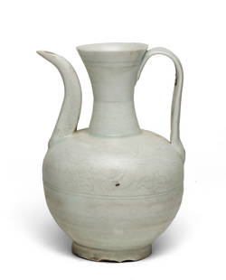 A White-Glazed Kettle: H: 19.5cm